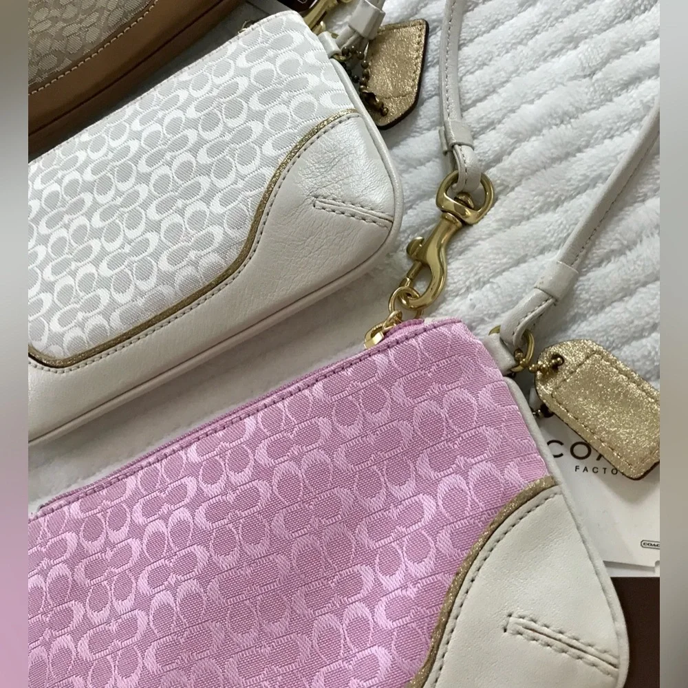 Coach NWT Vintage Womens Signature Pink Wristlet/Wallet - Picture 4 of 8